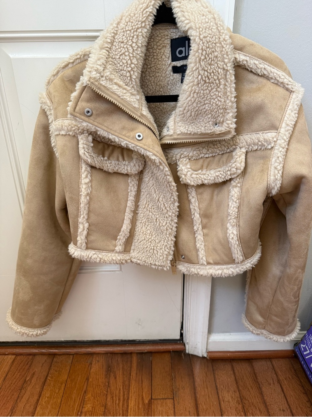 [AVAILABLE IN AUG.] alo Faux Shearling Snowfall Cropped Jacket - Picture 2 of 5